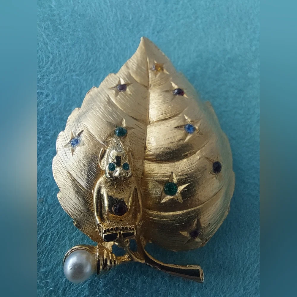 Monkey Figurine Gold-tone Leaf Brooch, Rhinestone Accents & Faux Pearl, Estate